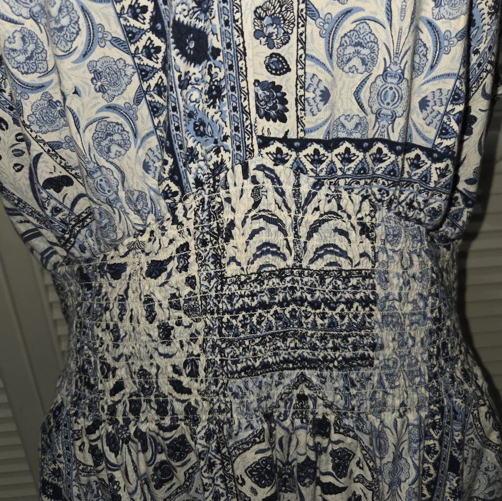 Old Navy Blue and White V Back Dress - Picture 4 of 5